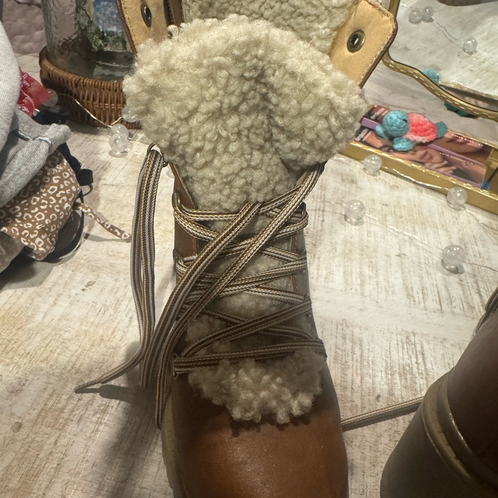 American Eagle Outfitters Tan Lace Up Boots - Picture 3 of 3